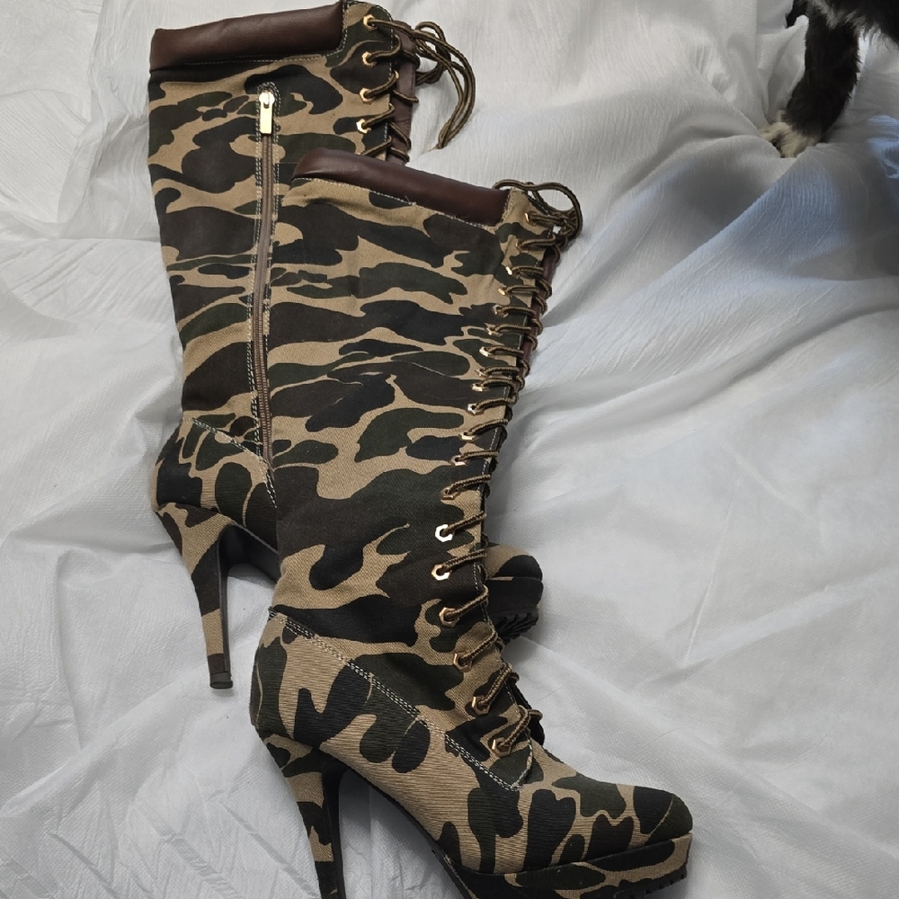 BAMBOO Camouflage Lace-Up Heeled Boots